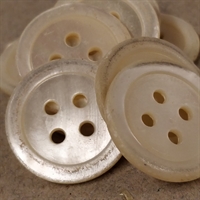 hvid perlemor knap 4 huller gamle knapper vintage genbrug